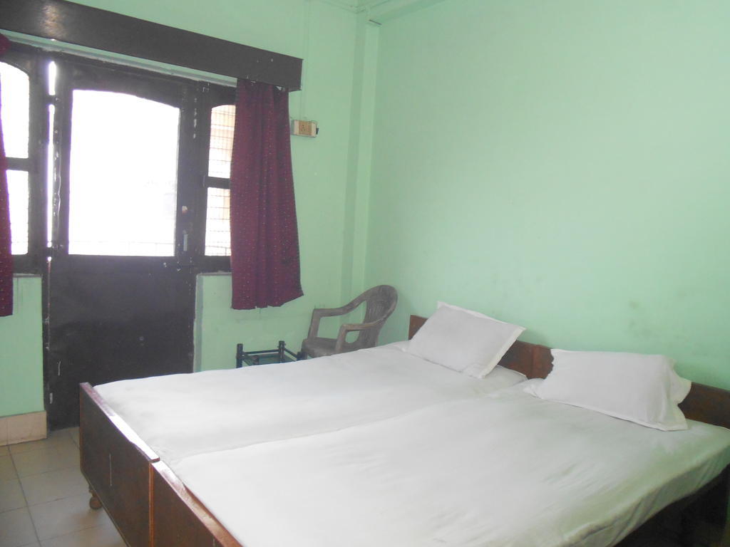 Hotel Sonmony Варанаси Номер фото